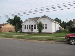 209 W 4th St, Rector, AR 72461