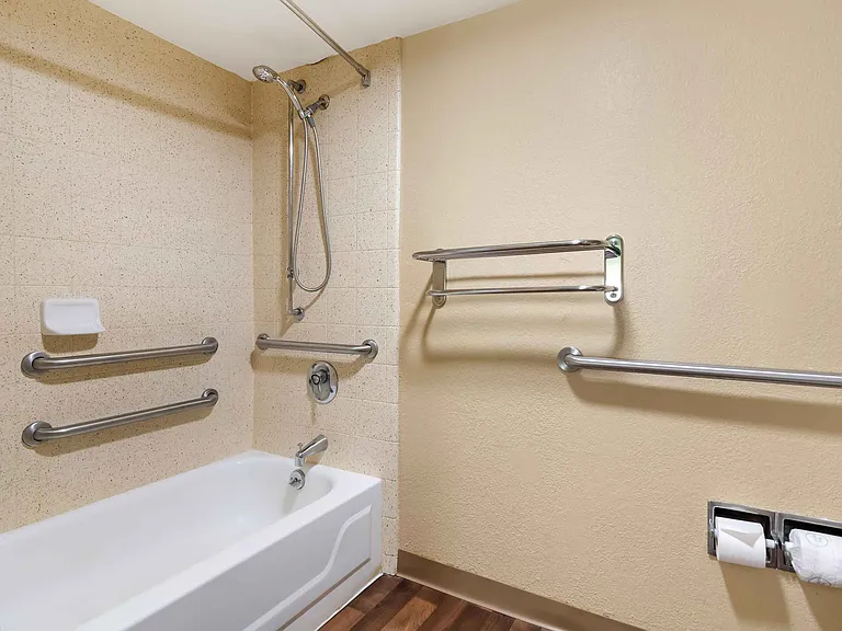 Deluxe Studio - 1 Full Bed