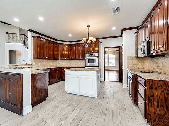 3rd image of 725 Chapel Ct