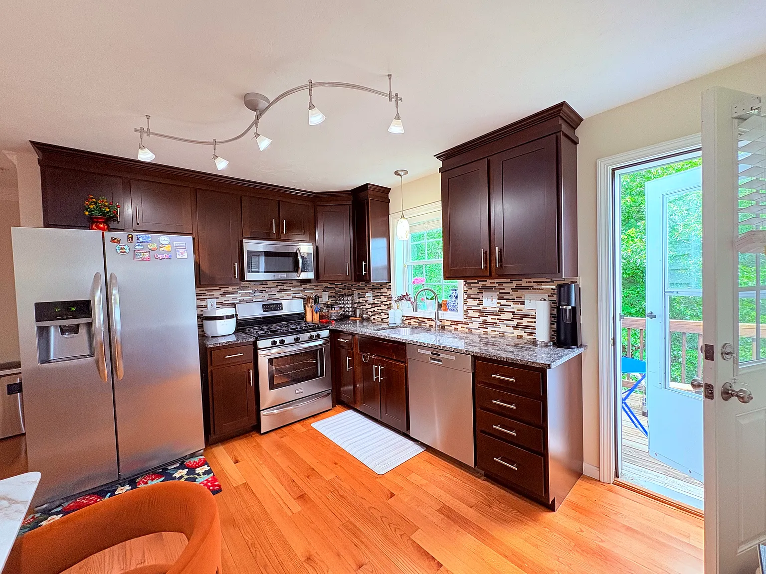 2 bed, 1.5 bath, 1215 sqft, $3,000 — Photo 4