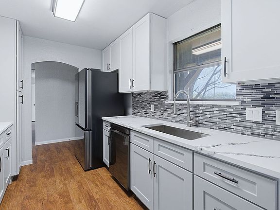 5th image of 100 Green Meadows Cir