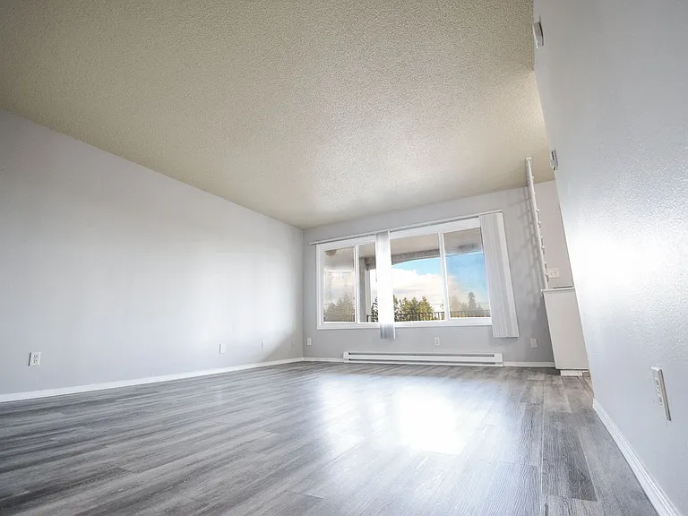Vista Hills Apartments — Photo 28