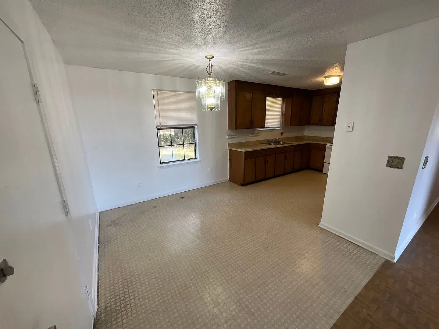 Spacious Brick 3/1 in Marianna in Quiet Cul-de-Sac with 1-Car Garage — Photo 3