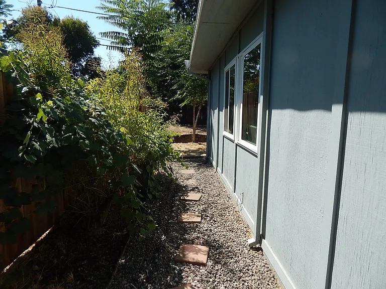 725 Adeline Pl — Photo 17