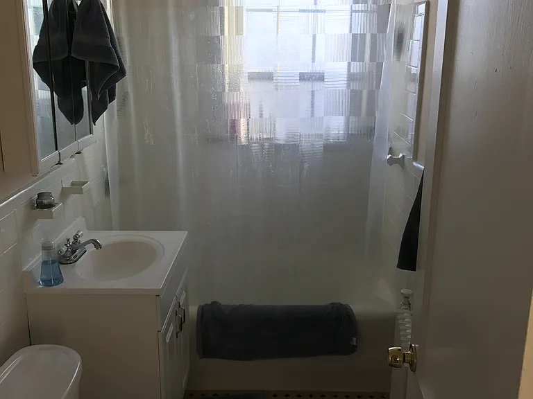 804 Farmington Ave — Photo 13
