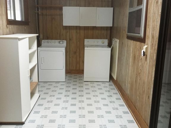 3rd image of 1511 Meadow Dr