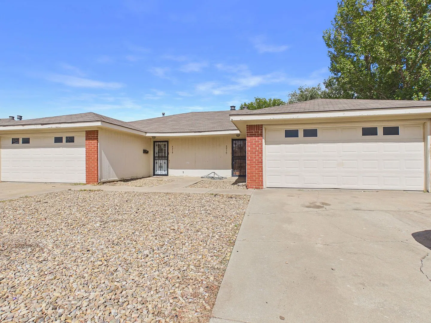 Refreshed 2 Bedroom 2 Bathroom Duplex in Ridgecrest! — Photo 2