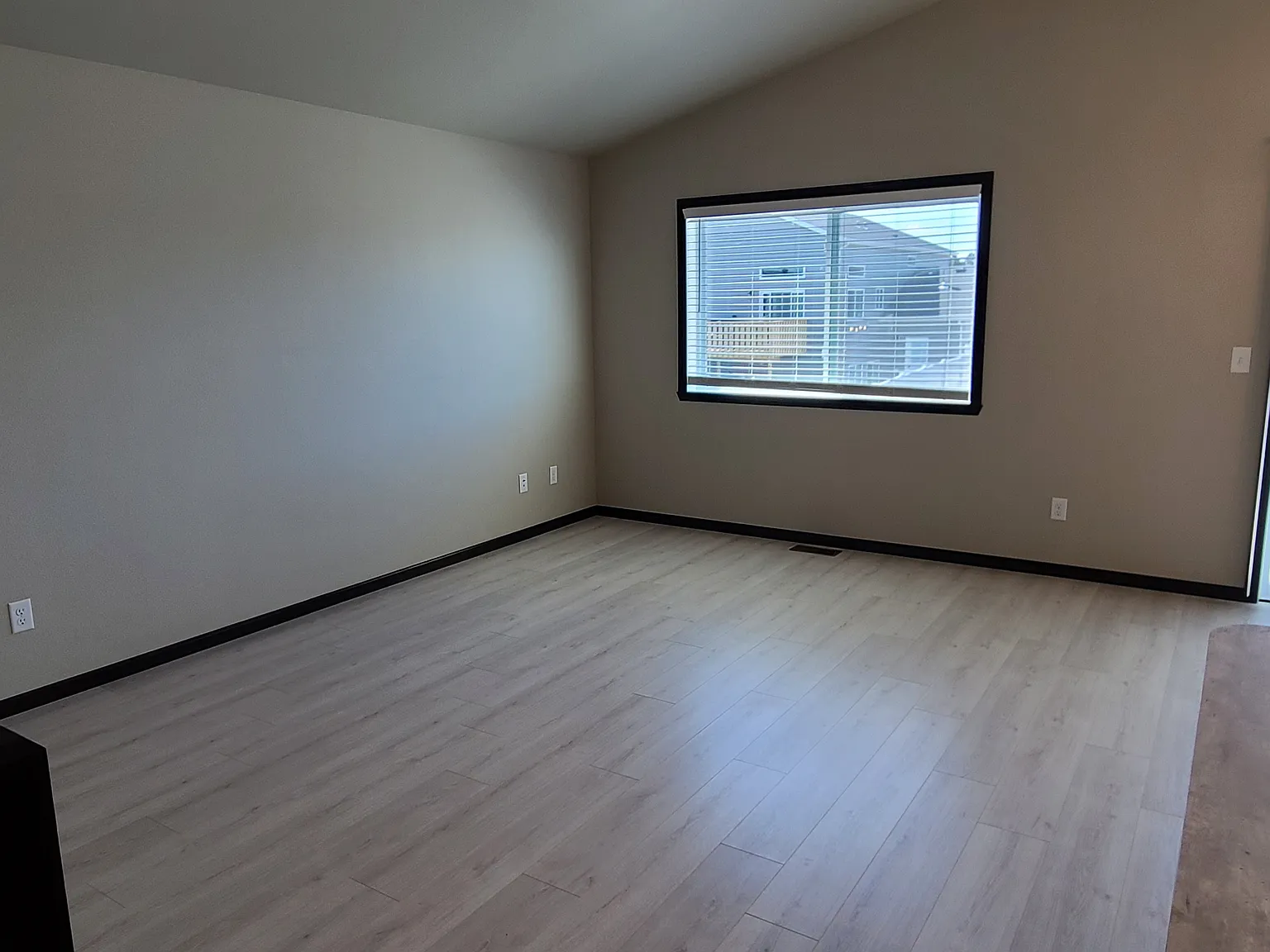 3 bed, 1790 sqft, $2,195 — Photo 3