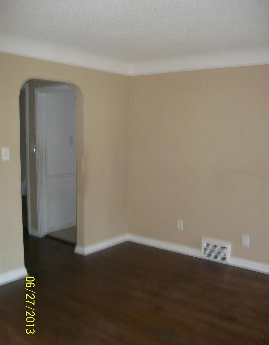 3 bed, 973 sqft, $1,895 — Photo 3