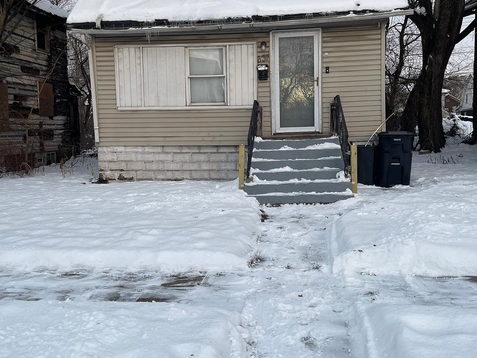 637 Vermont St — Photo 3