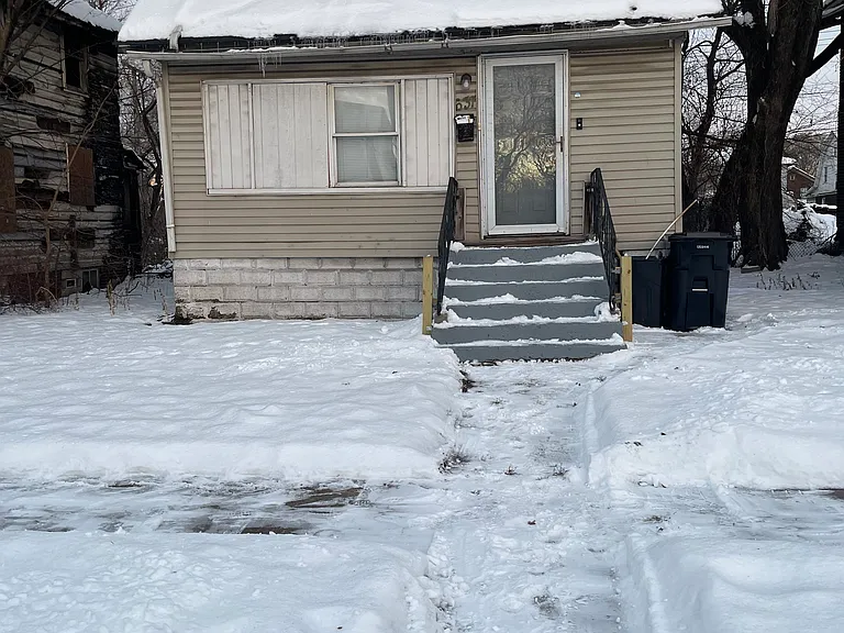 637 Vermont St — Photo 3