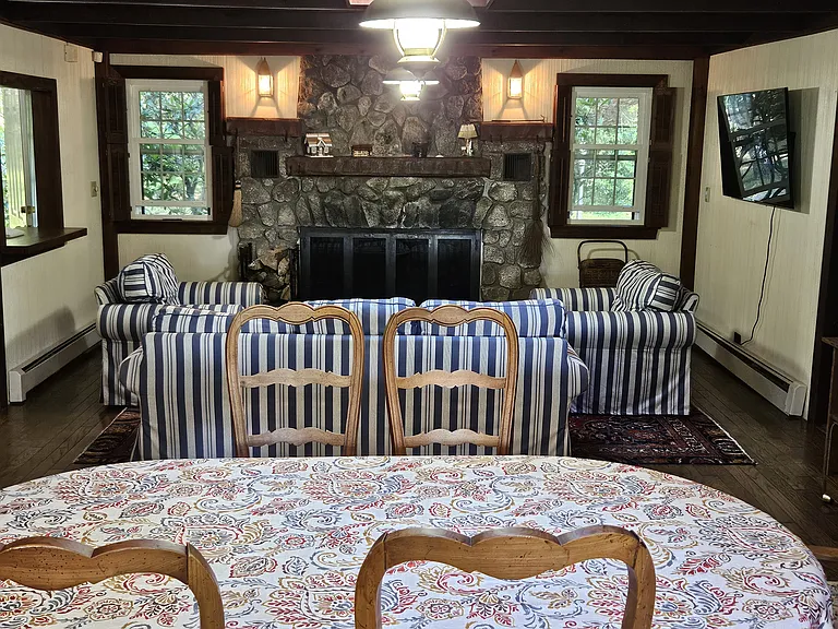390 Hatchville Rd — Photo 10