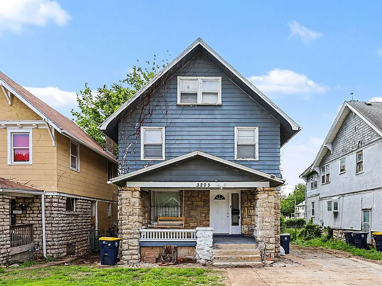 3205 E 31st St — Photo 15