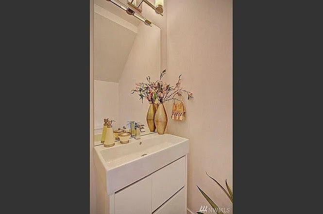 Bathroom downstairs
