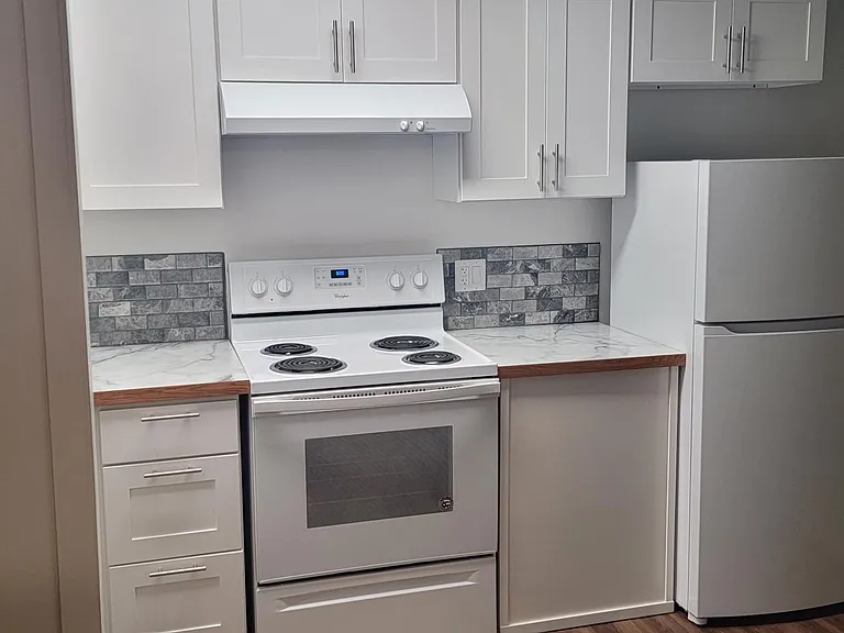 Alder Manor Apartments — Photo 13