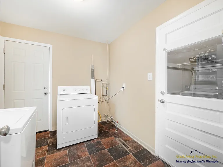 1088 Studebaker Ave — Photo 24