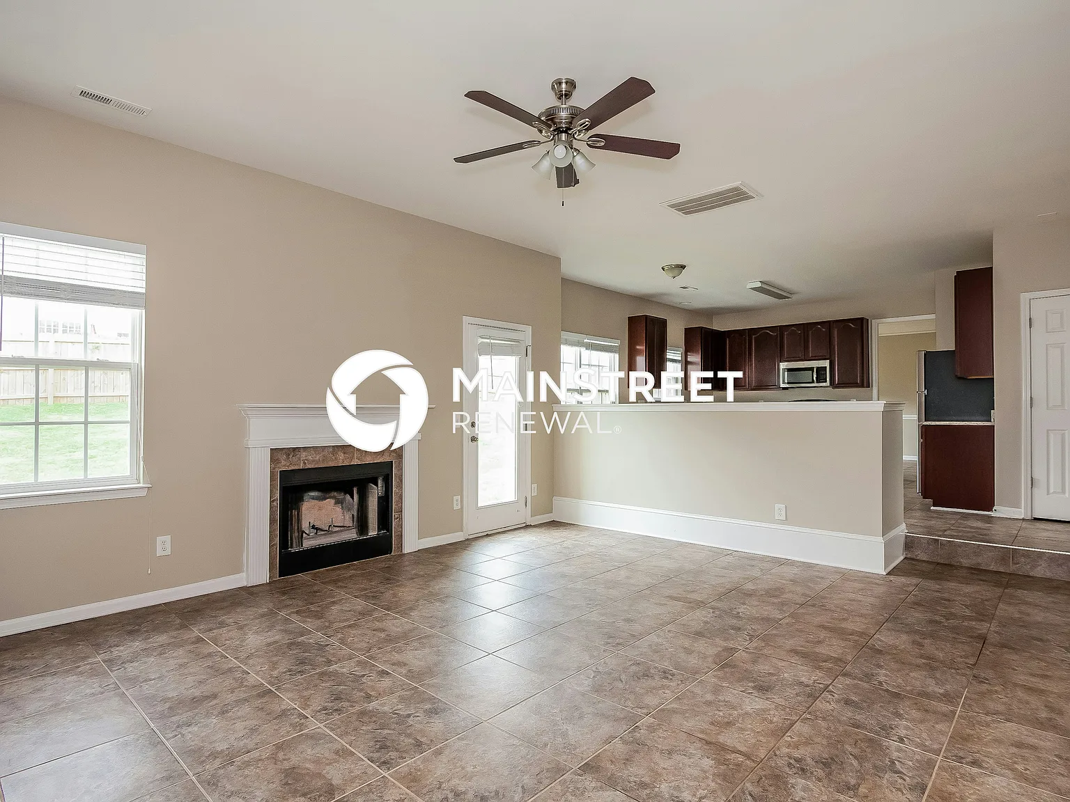 1406 Old Tree Ln — Photo 2