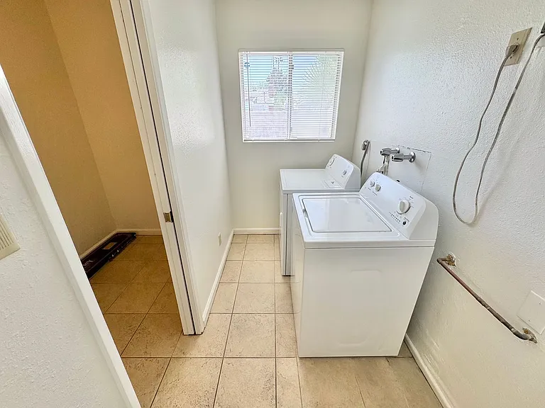 2913 Colanthe Ave — Photo 8