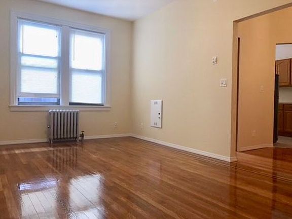 4th image of 2649 30th St APT 2F