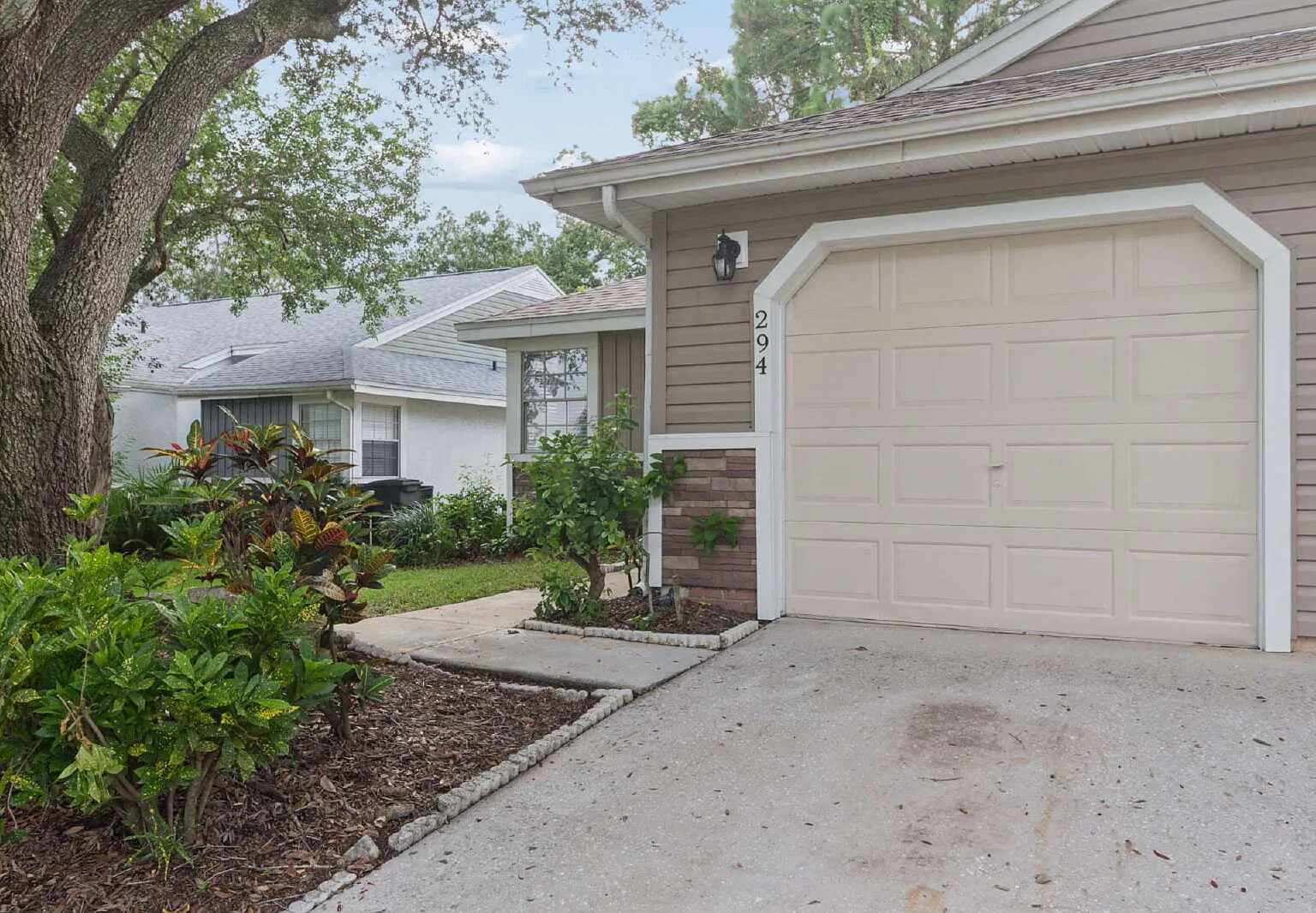 3 bed, 2.0 bath, 950 sqft, $2,100 — Photo 1