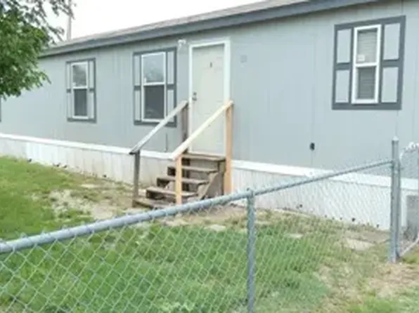 111 Metro Dr, Tye, TX 79563