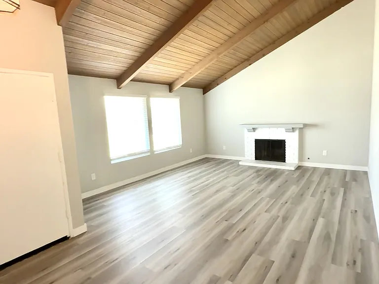 2382 Carlsbad Cir — Photo 4