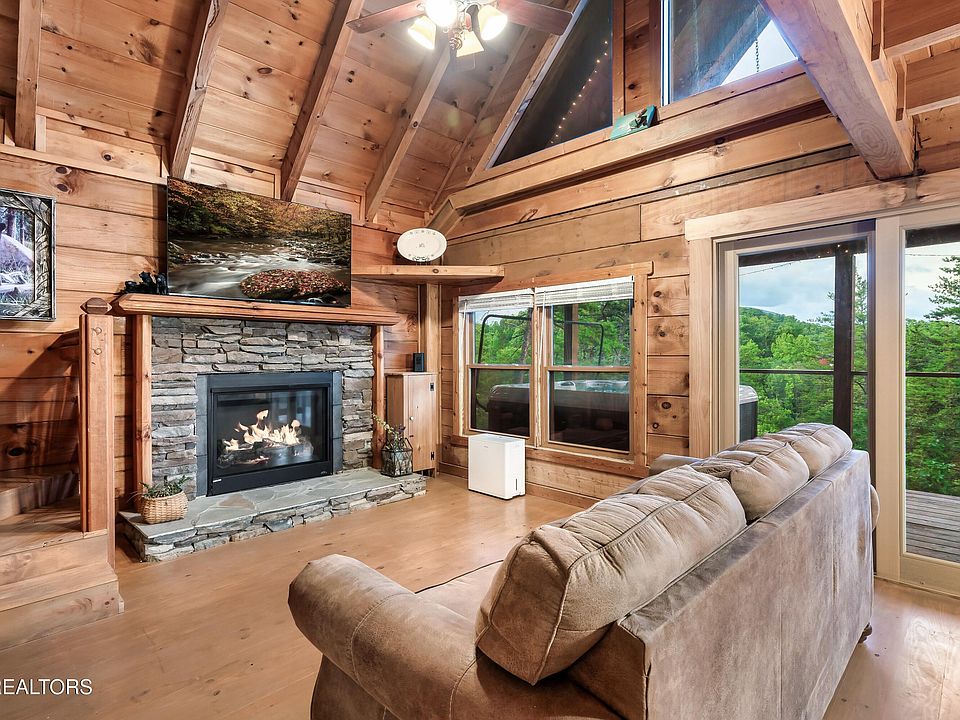 10th image of 932 Falcon View Way