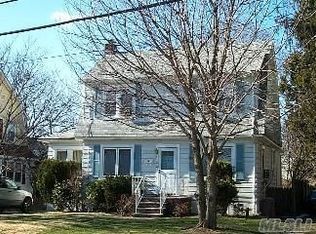 125 Macgregor Ave, Roslyn Heights, NY 11577