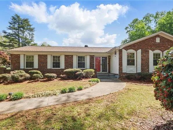 283 Flintshire Rd, Winston Salem, NC 27104