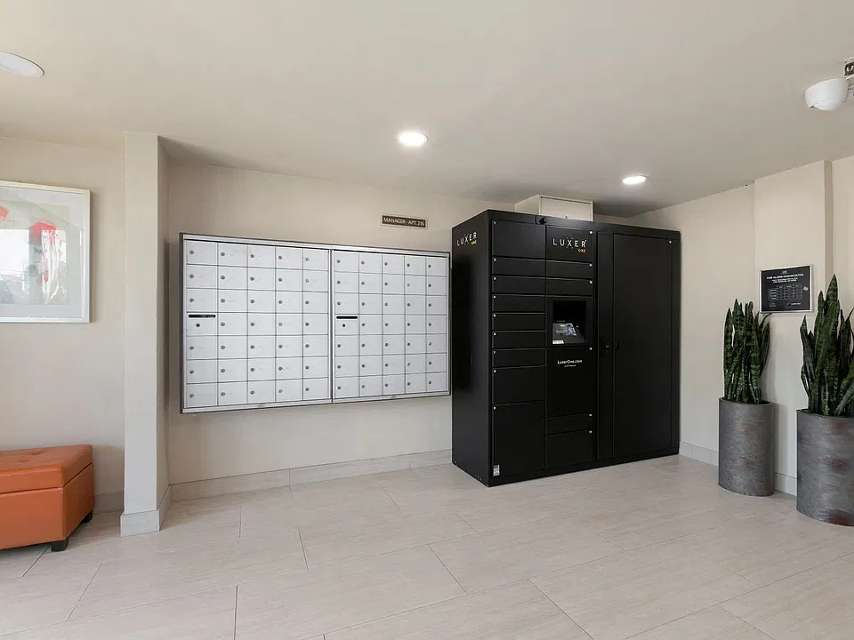 Mailboxes and Package Lockers