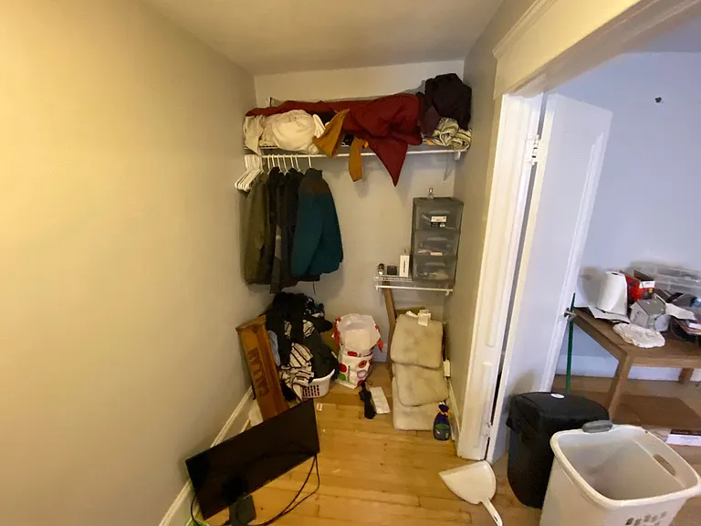100 Howe Street — Photo 94