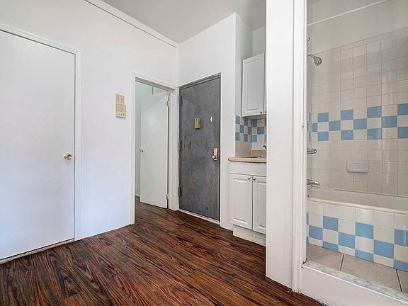 4th image of 248 Broome St #U17