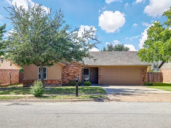 6452 Westridge Dr, Watauga, TX 76148