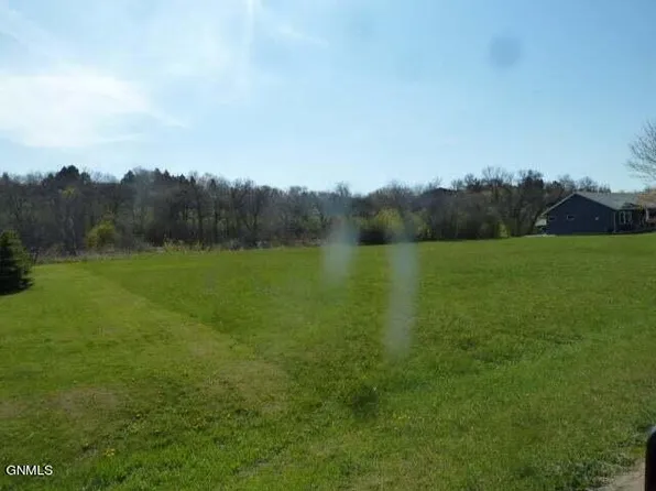 1614 Island Park Dr, Jamestown, ND 58401