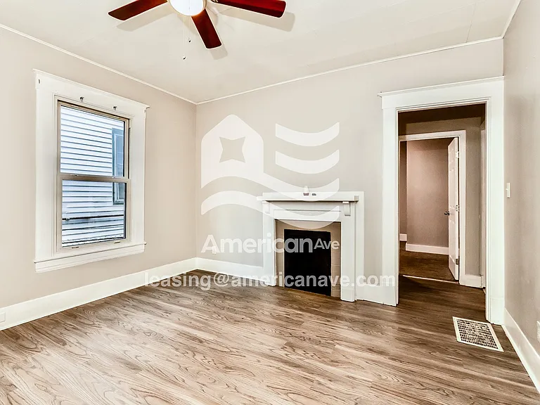 974643_004_living_room_13960227.jpg