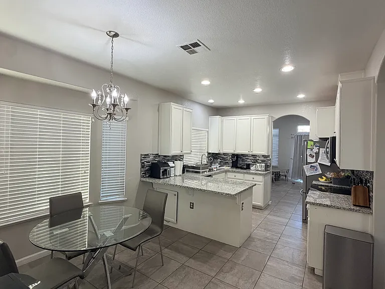 3920 Mountain View Rd — Photo 3