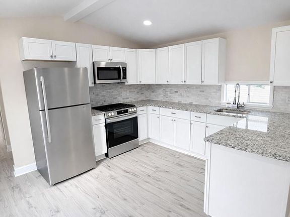 3rd image of 885 Buttonwood Ave