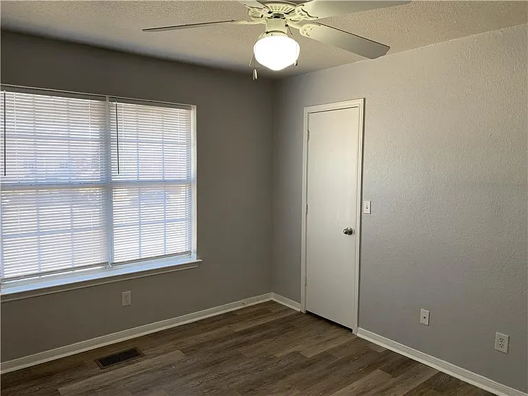2807 Cantabrian Dr #B — Photo 23