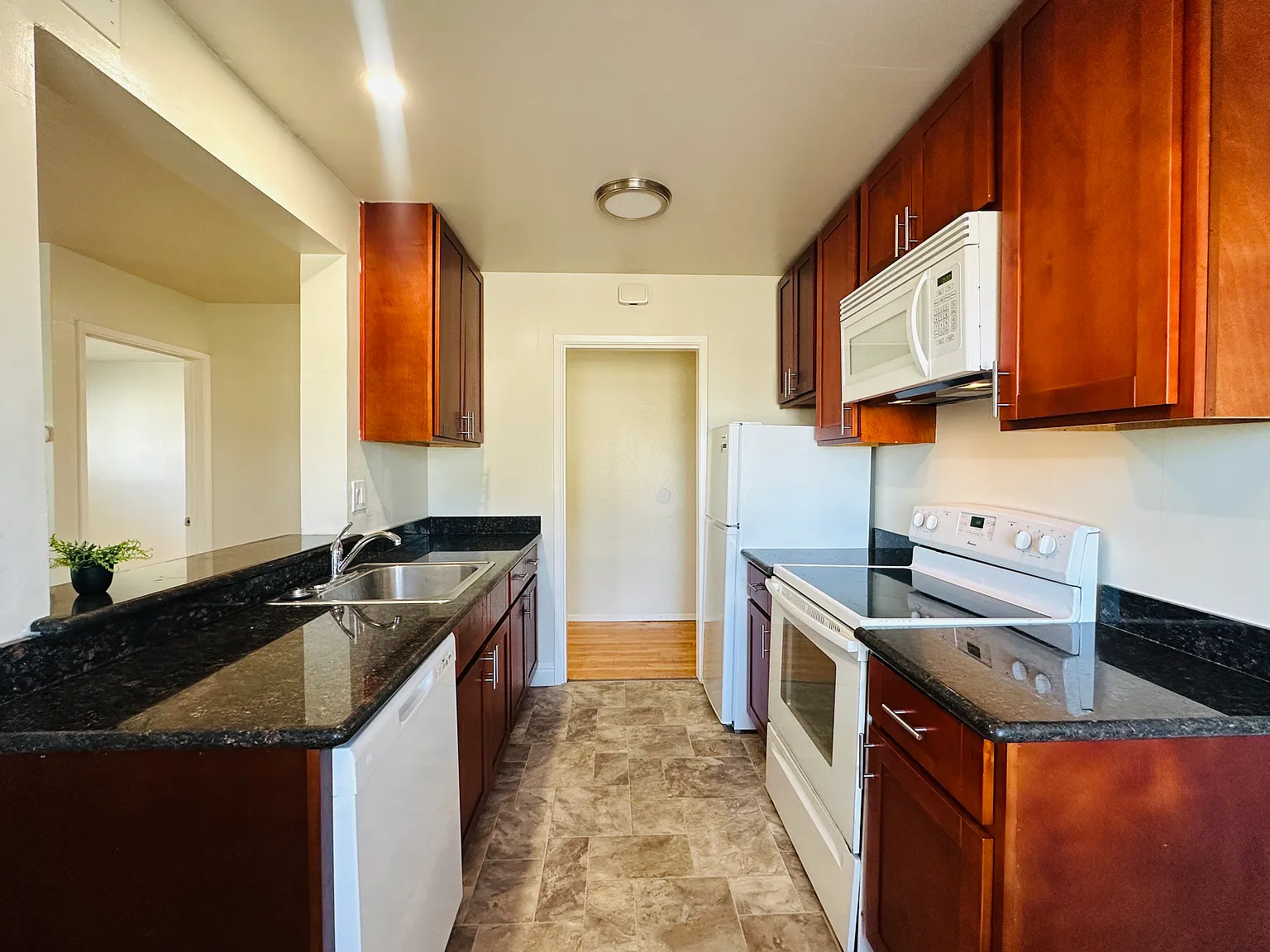 1 bed, 600 sqft, $1,825 — Photo 3
