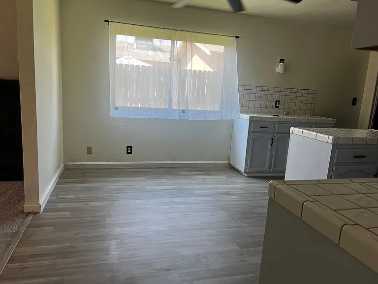 1065 Lassen Dr — Photo 7