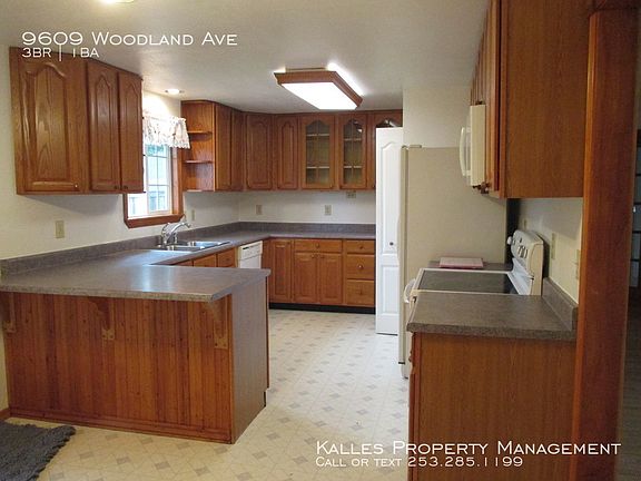 4th image of 9609 Woodland Ave E