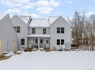 18 Folkstone Rd APT F, Broad Brook, CT 06016