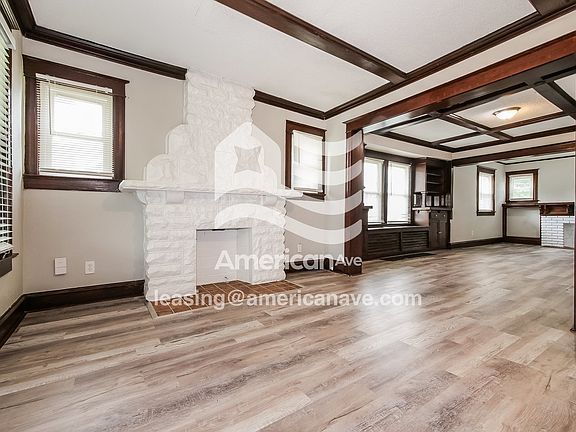 284448_002_living_room_3.jpg