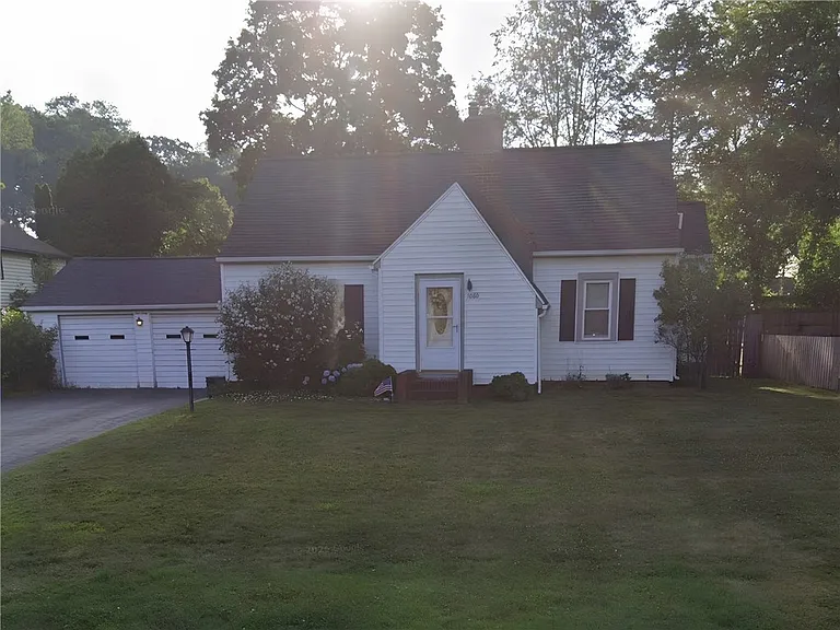 1060 Pixley Rd — Photo 1