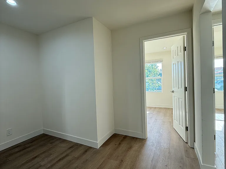 2465 Torrance Blvd — Photo 37