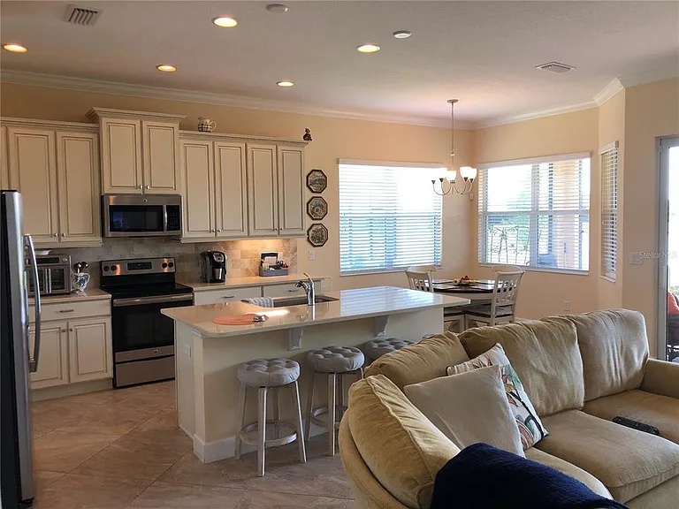 416 Castle Pines Ln — Photo 4