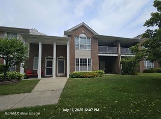 16262 Grandview Dr, Macomb, MI 48044