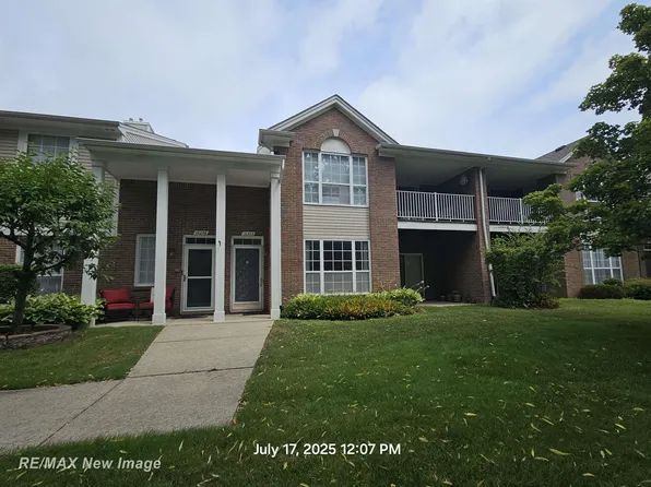 16262 Grandview Dr, Macomb, MI 48044