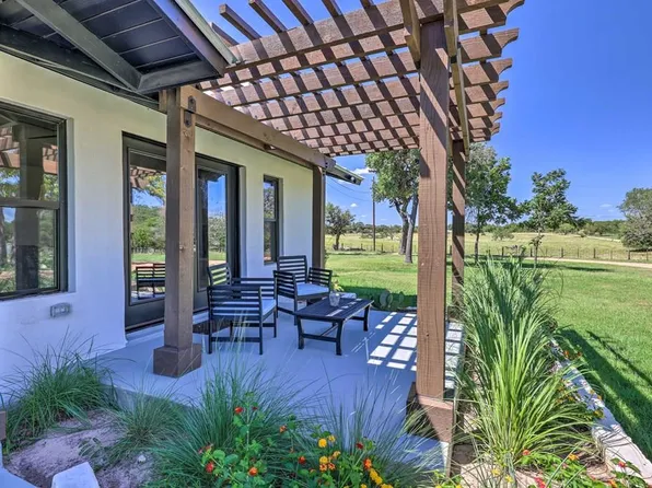 1034 S Eagle St, Fredericksburg, TX 78624