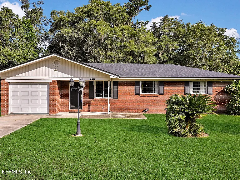 8211 Gwendolyn Rd — Photo 1